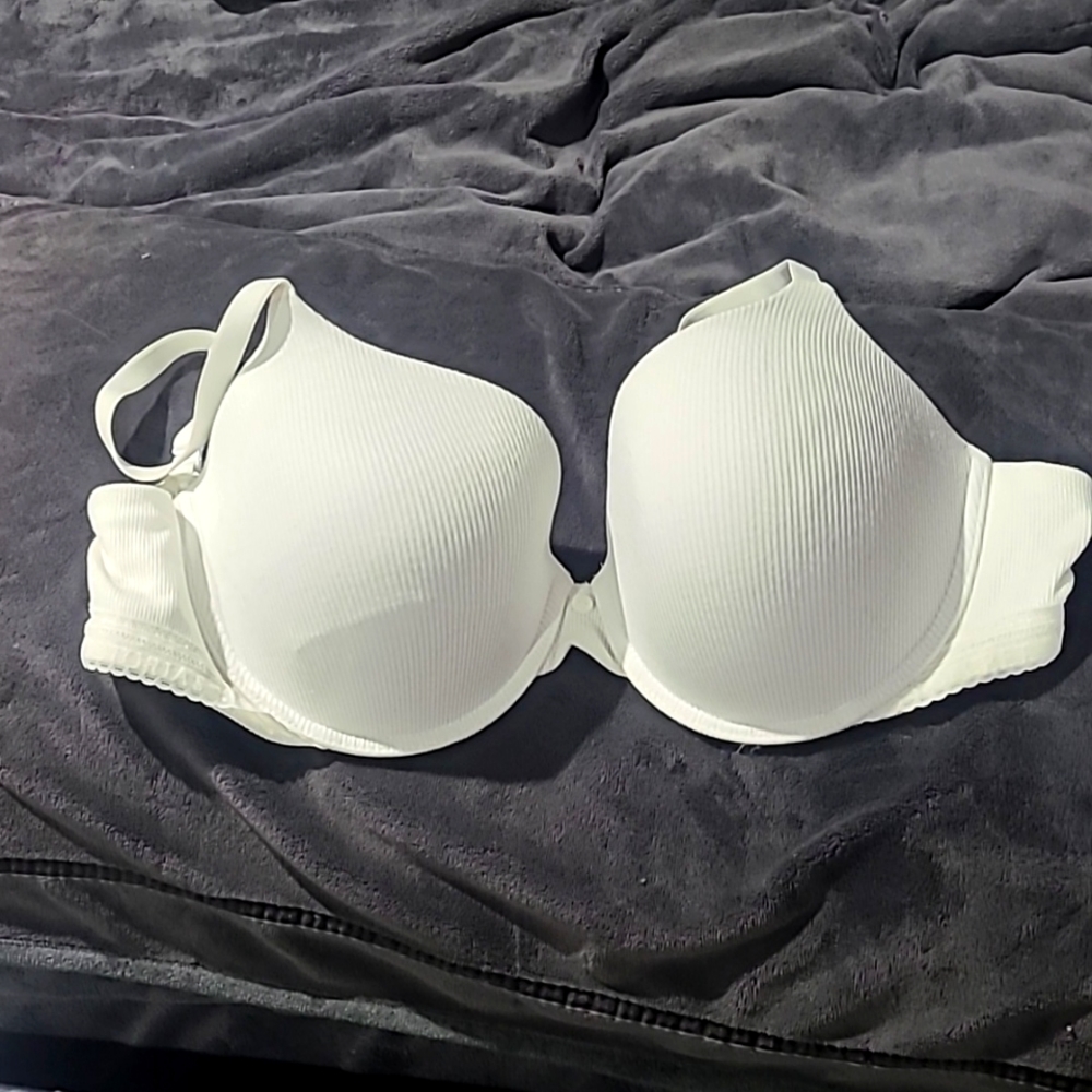 Victoria's secret t shirt lined demi, size 34DDD, white.
